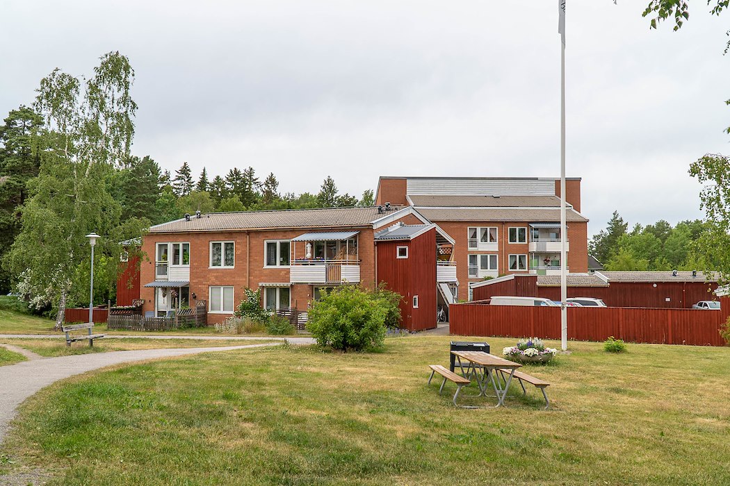 Kullsvedsvägen hög- och låghus 1