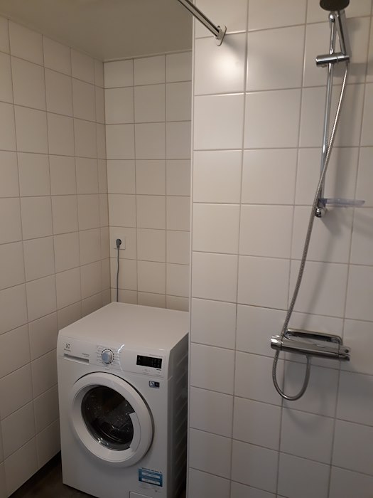 1168 Brygghuset Ungdomslgh 35 kvm 2 rum och kök - badrum.jpg